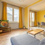 Golden Glow Apartment *