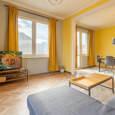 Golden Glow Appartement *