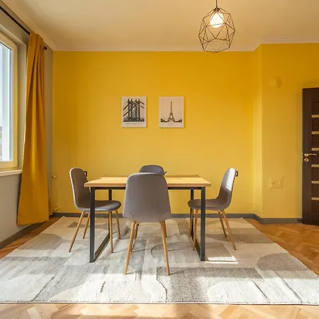 Golden Glow Appartement *