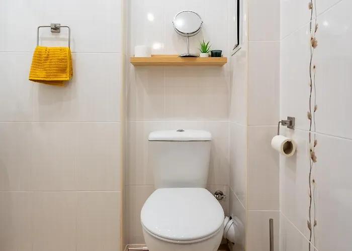 Golden Glow Apartment *